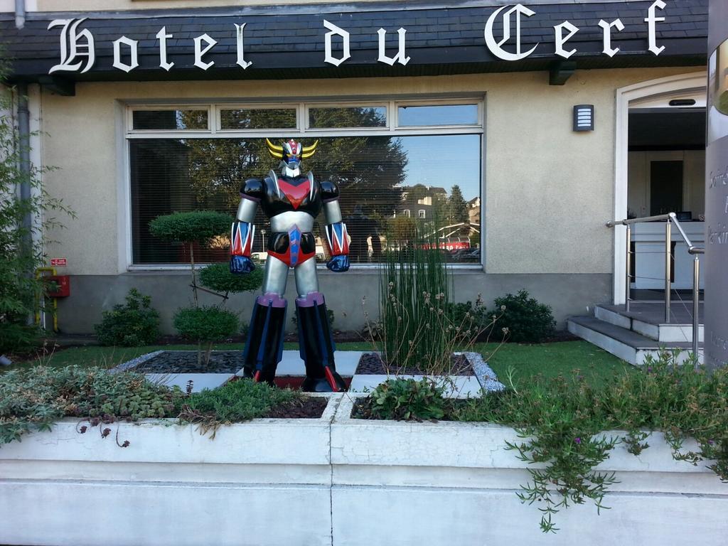 Contact Hotel Du Cerf Château-Gontier Eksteriør billede
